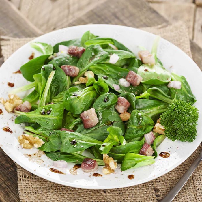 Feldsalat mit Speck und Walnüssen - Lukullus Feldsalat mit Speck und Walnüssen - Lukullus