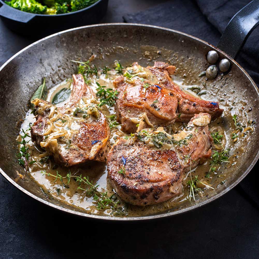 Dry-Aged Kalbskotelett in Butter-Jus - Lukullus