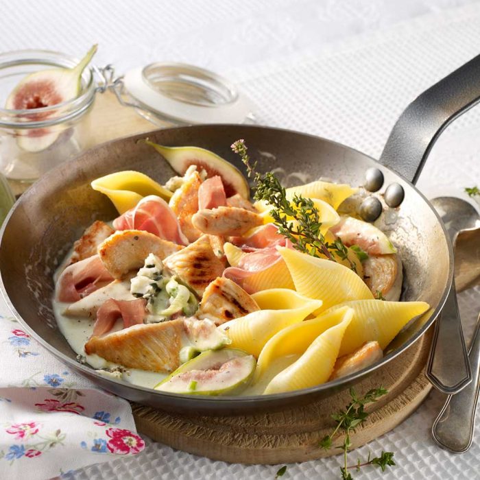 Gegrillte Putenhack-Kebabs mit Kohlsalat und Feta - Lukullus